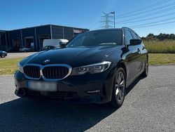 Schwarz Gebraucht 2020 BMW 320 Sport Line Kombi | 23.500 € (Fairer Preis)