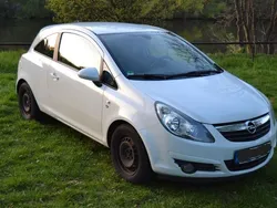 Weiß Gebraucht 2010 Opel Corsa Edition Limousine | 4.199 € (Guter Preis)