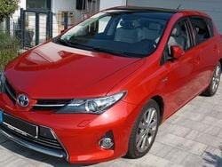 Rot Gebraucht 2013 Toyota Auris Hybrid Executive Limousine | 8.300 € (Fairer Preis)