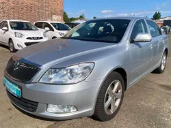 Brilliantsilber Gebraucht 2012 Skoda Octavia Family Limousine | 6.990 € (Guter Preis)