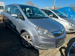 Grau Gebraucht 2007 Opel Zafira Edition Van / Kleinbus | 1.900 € (Superpreis)