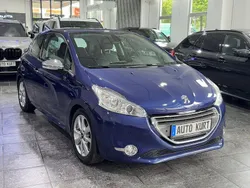 Blau Gebraucht 2012 Peugeot 208 Allure Kleinwagen | 4.950 € (Guter Preis)