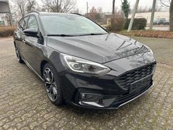 Schwarz Gebraucht 2020 Ford Focus ST-Line Limousine | 17.190 € (Fairer Preis)