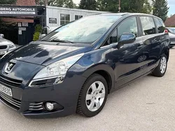 Grau Gebraucht 2013 Peugeot 5008 Business-Line Van / Kleinbus | 5.899 € (Fairer Preis)