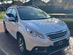 Weiß Gebraucht 2016 Peugeot 2008 Active SUV | 8.500 € (Guter Preis)