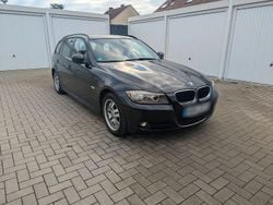 Schwarz Gebraucht 2010 BMW 318 Luxury Line Kombi | 6.990 € (Fairer Preis)