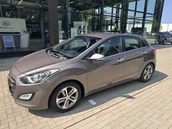 Cashmere brown Gebraucht 2015 Hyundai i30 Edition Limousine | 10.890 € (Etwas zu teuer)
