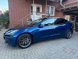 Blau Gebraucht 2022 Tesla Model 3 Standard Range Plus Limousine | 26.400 € (Fairer Preis)