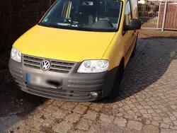 Gelb Gebraucht 2009 VW Caddy Van / Kleinbus | 6.000 € (Etwas zu teuer)