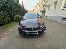 Blau Gebraucht 2018 Peugeot 308 Limousine | 9.899 € (Fairer Preis)