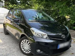 Schwarz Gebraucht 2013 Toyota Yaris Edition Kleinwagen | 8.400 € (Etwas zu teuer)