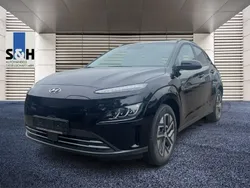 Schwarz (phantom black (schwarz)) Neu 2024 Hyundai Kona Advantage SUV | 24.990 € (Fairer Preis)
