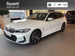 Weiß Gebraucht 2022 BMW 320e M Sport Kombi | 31.885 € (Guter Preis)