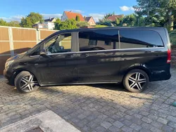 Schwarz Gebraucht 2015 Mercedes V250 Avantgarde Edition Van / Kleinbus | 43.600 € (Fairer Preis)