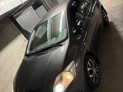 Grau Gebraucht 2007 Toyota Auris Limousine | 2.329 € (Fairer Preis)