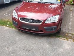 Rot Gebraucht 2005 Ford Focus Kombi | 2.200 € (Etwas zu teuer)