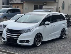 Weiß Gebraucht 2014 Honda Odyssey Van / Kleinbus | 18.500 €