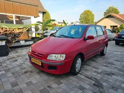 Rot Gebraucht 1999 Mitsubishi Space Star Van / Kleinbus | 800 € (Teuer)