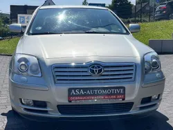 Silber Gebraucht 2004 Toyota Avensis Executive Limousine | 2.500 € (Guter Preis)