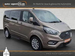 Silber Gebraucht 2021 Ford Tourneo Custom Titanium Van / Kleinbus | 33.990 € (Etwas zu teuer)