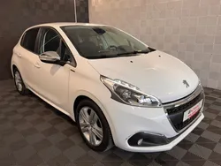 Weiß Gebraucht 2019 Peugeot 208 Signature Sky Kleinwagen | 13.480 € (Fairer Preis)