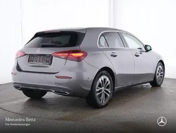Grau Gebraucht 2024 Mercedes A200 Advanced Limousine | 28.990 € (Fairer Preis)