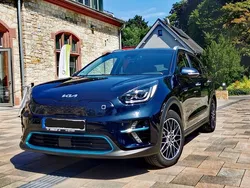Blau Gebraucht 2021 Kia e-Niro Spirit SUV | 22.500 € (Fairer Preis)