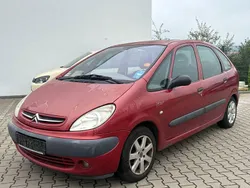 Rot Gebraucht 2001 Citroën Xsara Picasso Exclusive Van / Kleinbus | 750 € (Teuer)
