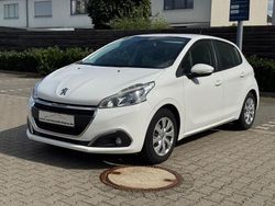 Weiß Gebraucht 2017 Peugeot 208 Active Kleinwagen | 6.200 € (Fairer Preis)