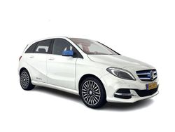 Weiß Gebraucht 2015 Mercedes B Electric Drive Van / Kleinbus | 8.445 €
