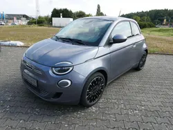 Mineral grau Gebraucht 2021 Fiat 500e Icon Limousine | 20.599 € (Teuer)
