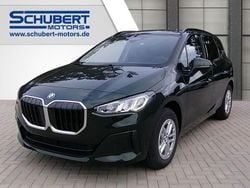 Sanremo green metallic Neu 2025 BMW 218 Active Tourer Van / Kleinbus | 32.290 € (Superpreis)