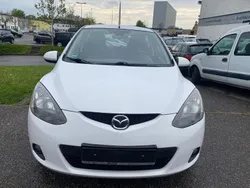 Weiß Gebraucht 2009 Mazda 2 Limousine | 2.990 € (Fairer Preis)