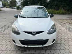 Weiß Gebraucht 2008 Mazda 2 Kleinwagen | 750 €