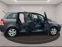 Grau Gebraucht 2010 Opel Zafira Limousine | 3.550 € (Etwas zu teuer)