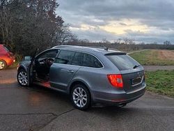 Grau Gebraucht 2011 Skoda Superb Elegance Kombi | 7.300 € (Fairer Preis)