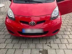 Rot Gebraucht 2009 Toyota Aygo Kleinwagen | 2.050 €