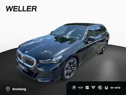 Black sapphire (schwarz) Gebraucht 2024 BMW 520 M Sport Kombi | 53.990 € (Superpreis)