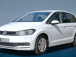 Weiß Gebraucht 2018 VW Touran Comfortline Van / Kleinbus | 15.600 € (Fairer Preis)