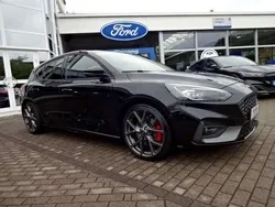 Obsidianschwarz metallic Gebraucht 2020 Ford Focus ST Limousine | 26.500 € (Fairer Preis)