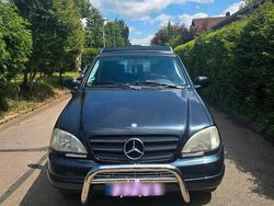 Blau Gebraucht 1999 Mercedes ML320 SUV | 2.299 €