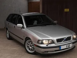 Silber Gebraucht 1999 Volvo V40 Kombi | 3.999 €