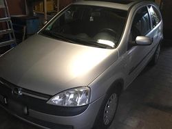 Silber Gebraucht 2002 Opel Corsa Kleinwagen | 600 €