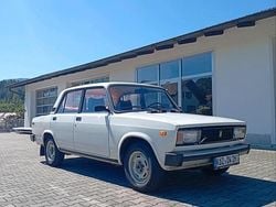 Weiß Gebraucht 1986 Lada 2105 Limousine | 4.499 €