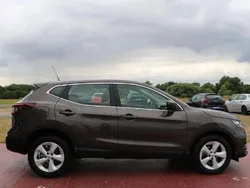 Grau Gebraucht 2021 Nissan Qashqai N-Connecta SUV | 21.590 € (Fairer Preis)