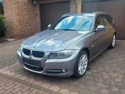 Grau Gebraucht 2012 BMW 320 Sport Line Kombi | 9.900 € (Guter Preis)