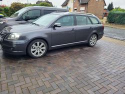 Grau Gebraucht 2006 Toyota Avensis Kombi | 2.900 € (Teuer)