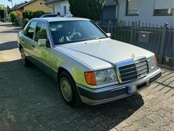 Silber Gebraucht 1993 Mercedes 250 Limousine | 7.950 €