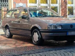 Silber Gebraucht 1990 VW Passat Kombi | 2.500 €