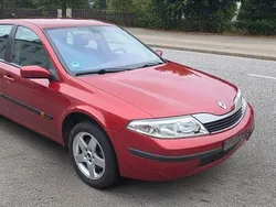 Rot Gebraucht 2003 Renault Laguna II Authentique Limousine | 2.500 € (Teuer)